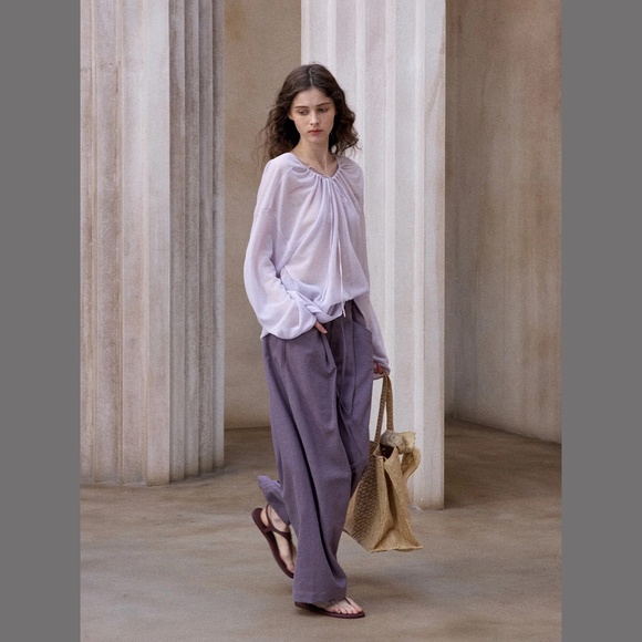 Relaxed wide-leg trousers. - Picture 4 of 16